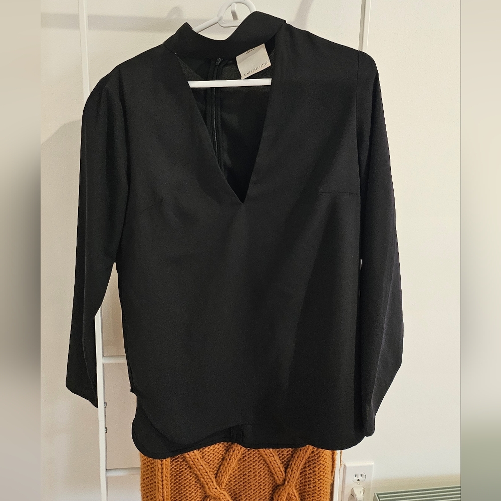 Women's black blouse v-neck choker